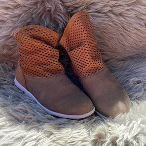 Emu Australia Leather Suede taupe and chestnut brown slouch boots size 7
